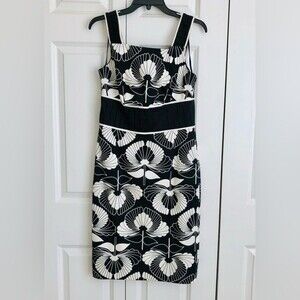 MAGGY LONDON WOMENS DRESS SIZE 10 FLORAL WHITE/BLACK SLEEVELESS SHEATH